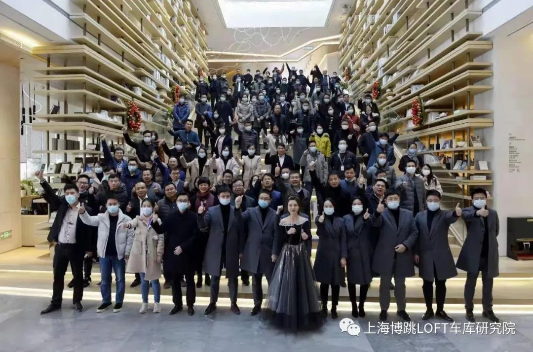 呼伦贝尔全国一百多人在华侨城汉口道6号参观研讨LOFT专利车库技术！